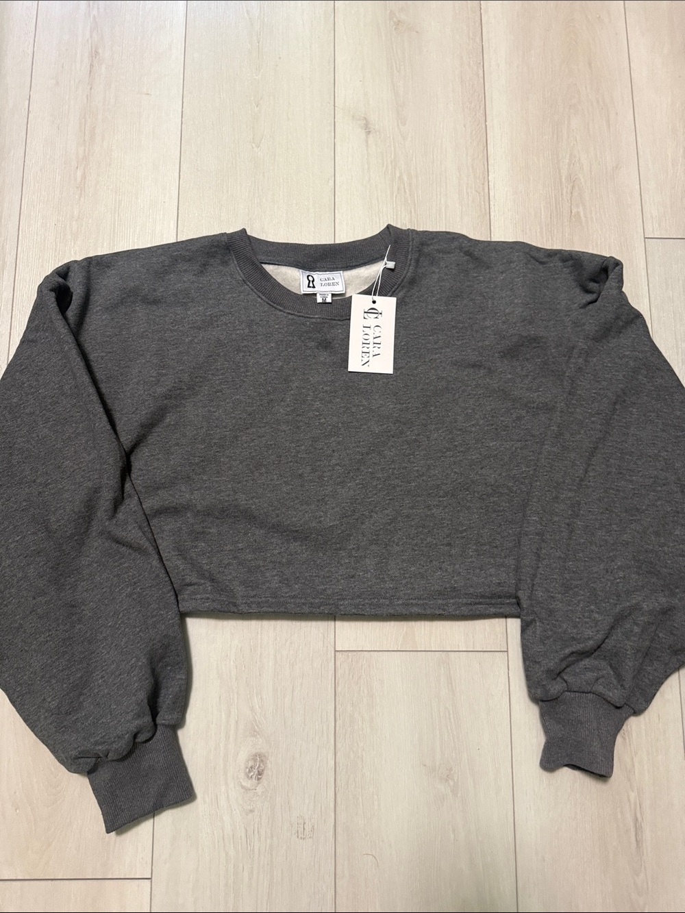 Cara Loren Charcoal Cropped Crew Sweatshirt with long sleeves Size M